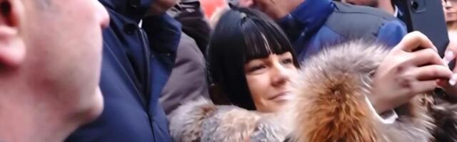 SRDAČAN DOČEK I APLAUZ ZA VUČIĆA U SUBOTICI: Svi hteli da se rukuju i slikaju sa predsednikom Srbije (foto)