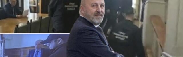 SLUČAJNOST ILI NEŠTO VIŠE? Ambasador Belgije pokušao da uđe u rektorat tokom pretresa! (FOTO)