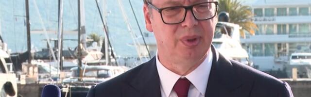 "MENE BI BILO SRAMOTA DA NAM DOĐU GOSTI I ČITAJU ONO ŠTO JA ČITAM OVDE!" Vučić o uvredama u Crnoj Gori: To je njihova sramota, a ne moja! (FOTO/VIDEO)