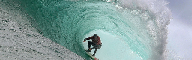 “UŽASNA TRAGEDIJA”: Morska pena progutala pet surfera iz Haga