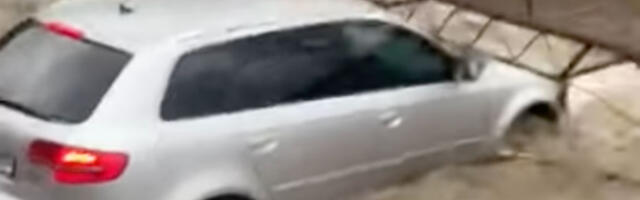 Neuspešan prelazak reke Audijem A3 (VIDEO)