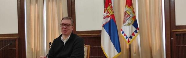 "SPREMITE POKLON DA POŠALjEM!" Među pismima građana, Vučić dobio i poziv za svadbu u Rumi! (VIDEO)