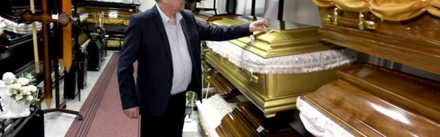 Pogledao sam u retrovizor pogrebnih kola i VIDEO OČI: Čuveni pogrebnik Drnda za Telegraf! Vozio i Miloševića