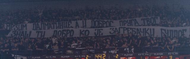 "Grobari" bacali topovske udare na tribinu gde su bila mala deca? Devojčica uplakana otišla u hodnik Arene