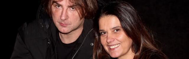 ZAVIRITE U DOM MITROVIĆA NA VELIKI PETAK: ZEKE I TRAVKE sa svih strana, imali posebnog pomagača u farbanju jaja! (FOTO)