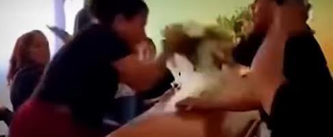 Skandal na sahrani: Žena otkrila da ju je pokojni muž varao, pa se potukla s ljubavnicom pored mrtvačkog kovčega (VIDEO)