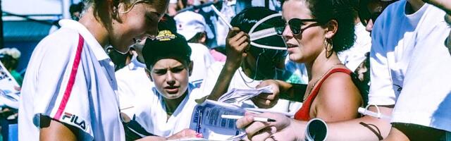 Moniki Seleš je jedan manijak uništio sve! Merili koliko glasno može da stenje, pakovali joj aferu sa Trampom, a izdale su je i koleginice