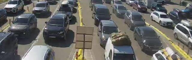 Ne vidi se kraj kolone! Srbi napravili kolaps - Evo gde su krenuli (FOTO)