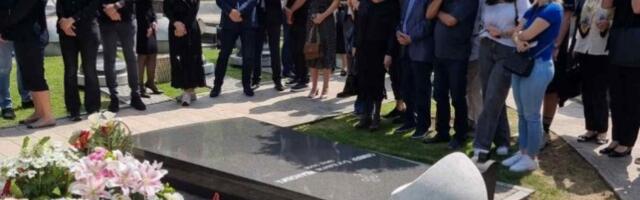 MRKINE KOLEGE DOŠLE NA POMEN! Funkcioneri SPS odaju počast političaru! (FOTO)