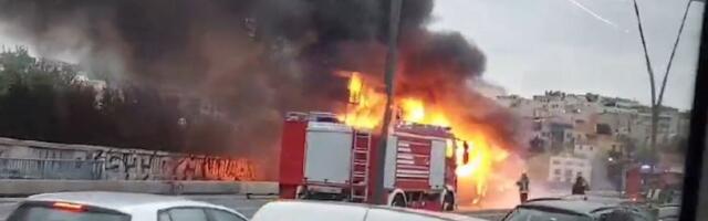 Goreo autobus na Brankovom mostu: Gužve svuda (VIDEO)