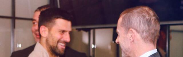 Specijalni tretman za Đokovića: Srpski teniser na ručku sa fudbalskim zvaničnicima /FOTO/