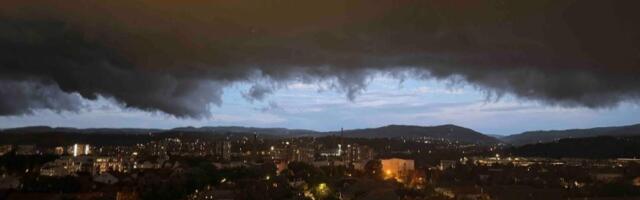Narandžasti meteoalarm za Šumadiju: Moguće oluje, grad i obilne padavine