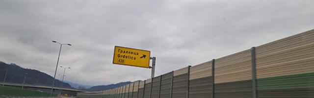 UŽAS KOD LESKOVCA! Pokvario se sanitet koji je prevozio dete za Niš: Vozač izašao iz vozila, pa na njega NALETEO KAMION! Doktorka reagovala i spasila mališana!