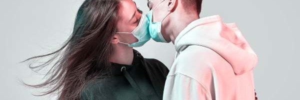 Kako smuvati devojku za vreme korone