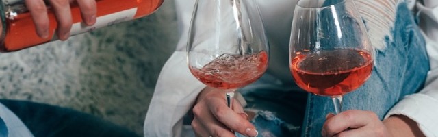 Jednostavan trik: Rashlađeno vino za nekoliko minuta
