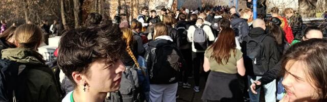 "Na korak od pravde": Studenti pešaka krenuli za NS (FOTO, VIDEO)