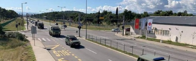 „Ђе НАТО инсталира базе, фукарлуком земља заудара“: Црногорци исукали убојито оружје /видео/