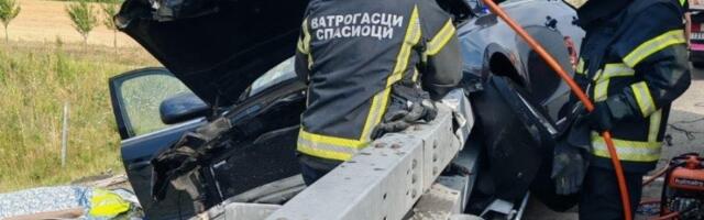 Teška saobraćajna nezgoda na auto-putu Beograd-Niš, kragujevački vatrogasci izvlačili nastradale (FOTO)