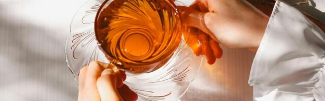 Prirodni trik protiv mamurluka i masne jetre: Slabo poznat čaj sa snažnim dejstvom i stručnjaci ga preporučuju