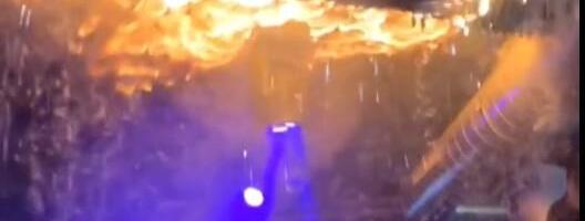 NOVI SNIMAK POŽARA U BARU U ŠVAJCARSKOJ: Gosti igrali i snimali, a za par sekundi nastao PAKAO! "Gori, gori"! (VIDEO)