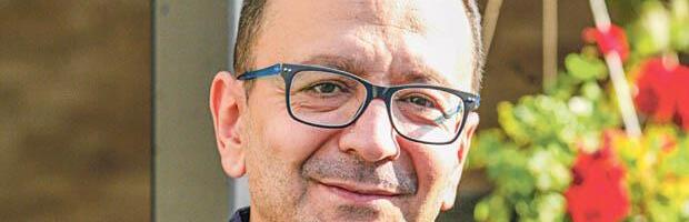 "IZGUBIO SAM PET STANOVA I DOBIO ŠEĆER" Ispovest zvezde devedesetih: Pevač nakon mnogo godina otkrio kroz kakav je period prošao