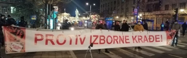 Grad nam je razrušen, a vi ćutite, zar ne?