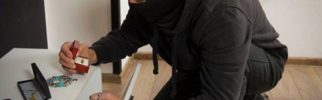 LOPOVI IMAJU NOVU "FORU", CILJAJU STARIJE OSOBE: Baka htela da pomogne komšinici da dohvati čarapu, pa OPLJAČKANA