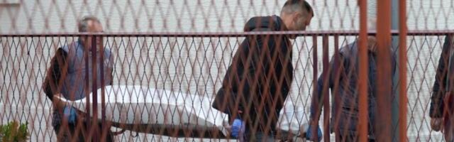 IZNOSE TELA UBIJENIH RODITELJA! Jeza u Čačku: Pogrebno ispred kuće, isplivali i novi detalji zločina! (FOTO)