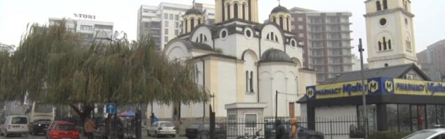 HRAM SVETOG CARA UROŠA U UROŠEVCU: Pred velikim brojem vernika i rezanjem slavskog kolača obeležena hramovna slava (VIDEO)