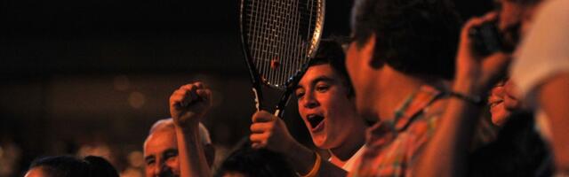 Uhvatio Novakov reket s istorijskog finala AO protiv Nadala, sad ga prodao za neverovatnu cenu i postao bogat!