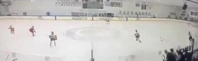 MASAKR NA HOKEJAŠKOJ UTAKMICI: Ovo je trenutak kada je muškarac PUCAO U DECU na ledu (VIDEO)