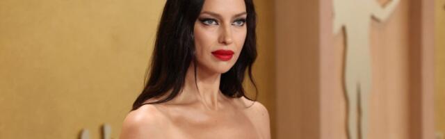 Grudi hoće da eksplodiraju: Irina Šajk erotksim dekolteom zapalila crveni tepih (FOTO)