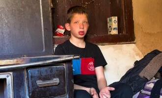 "Mama me ostavila, bio sam mali" Potresna priča malog Slavka rasplakala Srbiju: Živi na planini u staroj kući, bez sobe i cepa drva