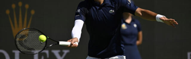 ŠTA ĆE MU REĆI JELENA? Novak u društvu srpske manekenke! (FOTO)