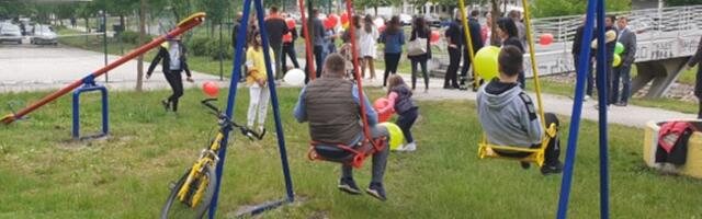 Maloletnici uništili igralište u Priboju