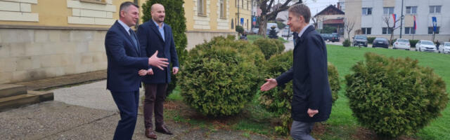 U Milanovcu potpisani ugovori o raspodeli sredstava za uspostavljanje jedinstvenog upravnog mesta