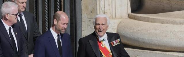 Princ Vilijam sam došao na papinu sahranu: Njegovom ocu je zabranjeno da prisustvuje, a evo zašto nije došla Kejt Midlton