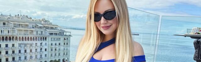 Pevačica važila za jednu od najpristojnijih na estradi, a onda pokazala BUJNE ATRIBUTE nakon razvoda (FOTO)