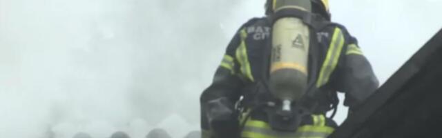 DRAMATIČNI PRIZORI NA SAVSKOM VENCU: Automobili izgoreli u požaru u improvizovanoj garaži, vatra zahvatila i objekat!