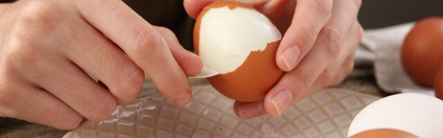Dodajte 1 sastojak u vodu i ljuska sama spada: Nikad lakši način da očistite kuvana jaja