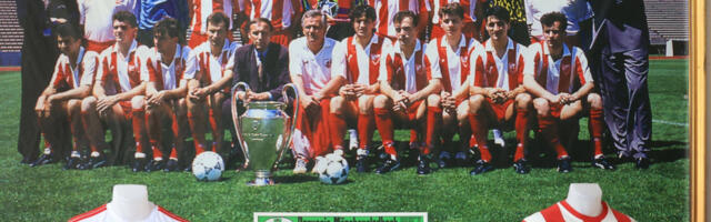 Nebo se otvorilo, stadion je eksplodirao! Zvezda u finalu KEŠ, Siniša Mihajlović junak epske pobede (VIDEO)