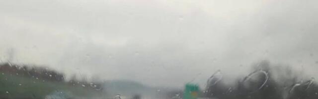 VOZAČI, OPREZ! Kolovozi mokri, a ima i ODRONA, a evo kakvo je stanje za granicama!