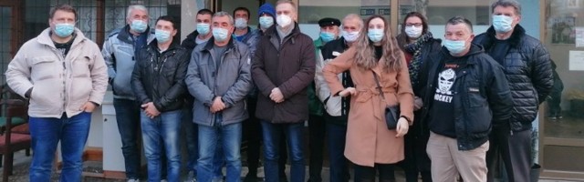 "Zapamtite: Nikada nemojte da ličite na ove sada na vlasti!"