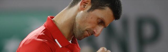 DRAMA U MELBURNU: Evo šta je radio Novak dok je ČEKAO DEPORTACIJU!