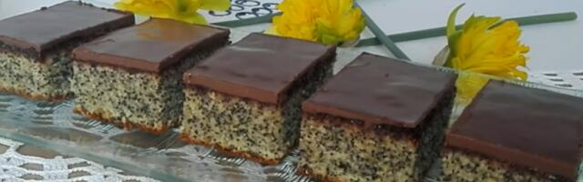 KOLAČ SA MAKOM I JOGURTOM: Spreman za pet minuta - pomešaš, izliješ i ispečeš!