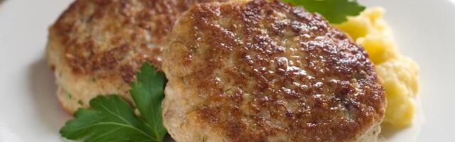 Faširane šnicle sa rendanim krompirom