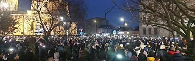 Održan veliki protest ispred Gimnazije: Učenici poručili da čvrsto stoje iza svojih profesora