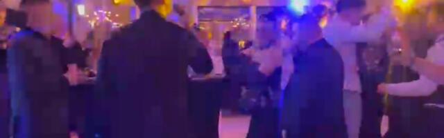 PARE PLJUŠTE NA SVE STRANE! Borko Radivojević kiti pevača, a evri ne mogu ni da se prebroje: Ludilo na punoletstvu sina našeg harmonikaša (VIDEO)