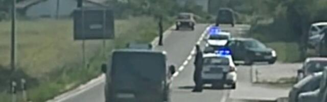 Šok prizor na srpskim ulicama! Kad su ljudi videli ŠTA SE VOZI U KOLIMA, naježili su se: "Samo da je dobro"