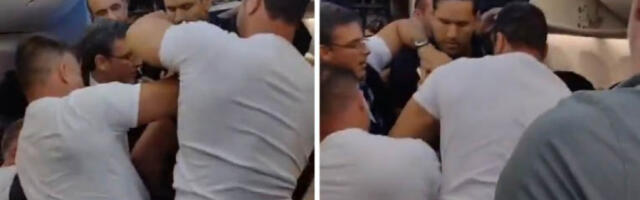STRAVIČNA TUČA U AVIONU, MASOVNO ŠAKETANJE ŠOKIRALO I POSADU! Putnici konaćno otkrili zašto je počeo sukob s bahatim muškarcem (VIDEO)